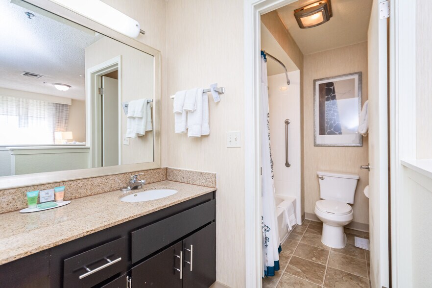 More Photos Of 1530 Howe Ave, Sacramento Hotel For Sale