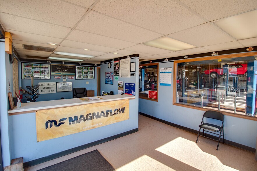 More Photos Of 808 E Broadway, Alton Specialty For Sale