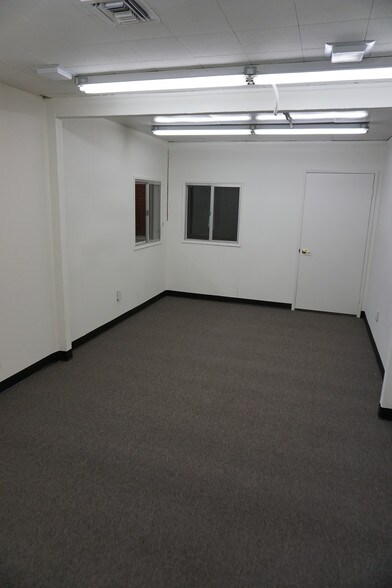 More Photos Of 155-159 W 31st St, Los Angeles Warehouse For Sale