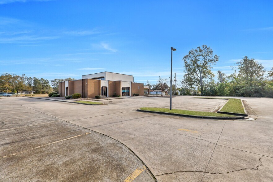 More Photos Of 176 S Main St, Reidsville Freestanding For Sale