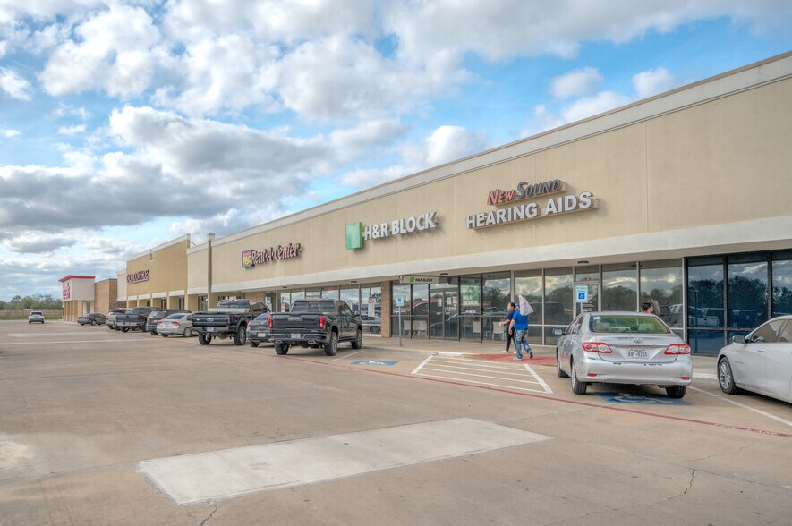 More Photos Of 4000 7th St, Bay City Unknown For Lease