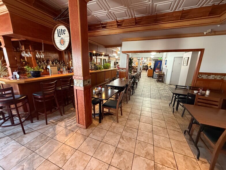 More Photos Of 704 Janette Dr, Vandalia Restaurant For Lease