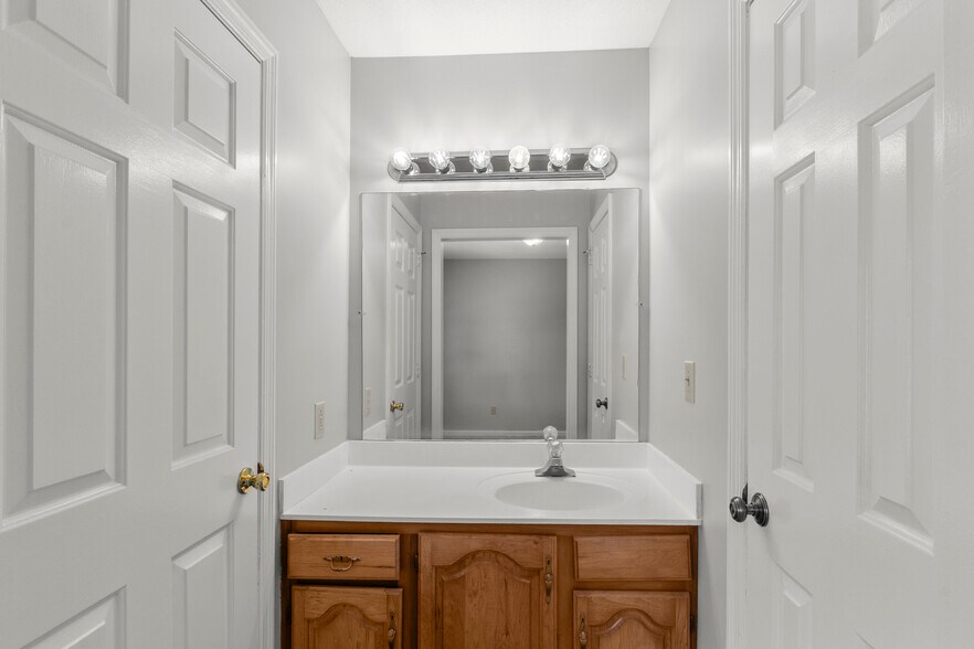 More Photos Of 162 Condor Ct, Clarksville Apartments For Sale