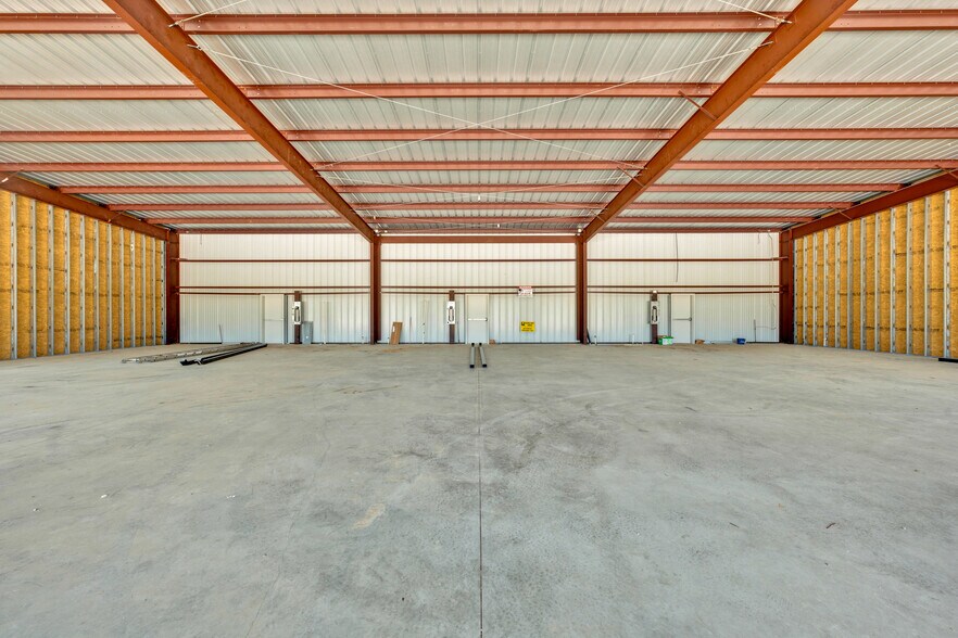 More Photos Of 410 Interstate 30 Frontage Rd., Mount Vernon General Retail For Lease