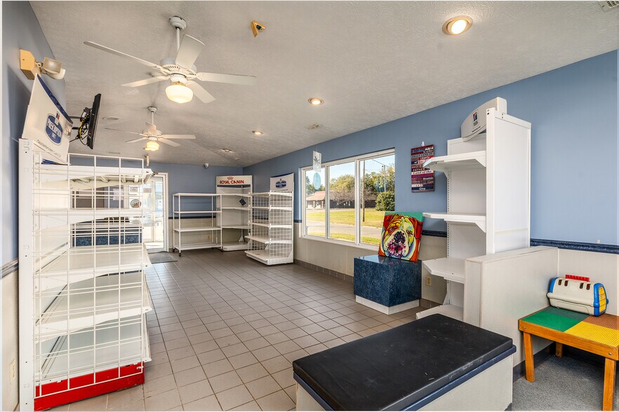 More Photos Of 602 S Court St, Marion Office For Sale