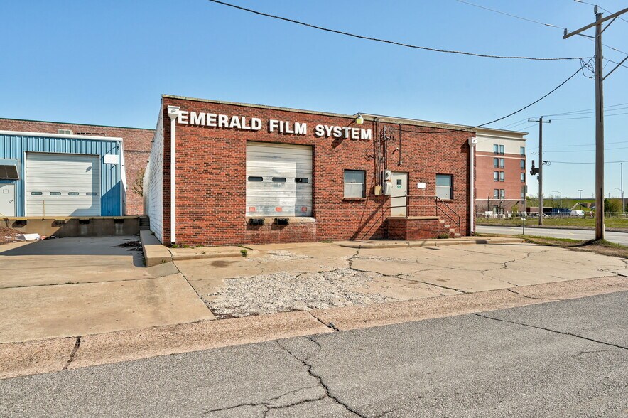 More Photos Of 515 Kings of Leon Ln, Oklahoma City Manufacturing For Sale