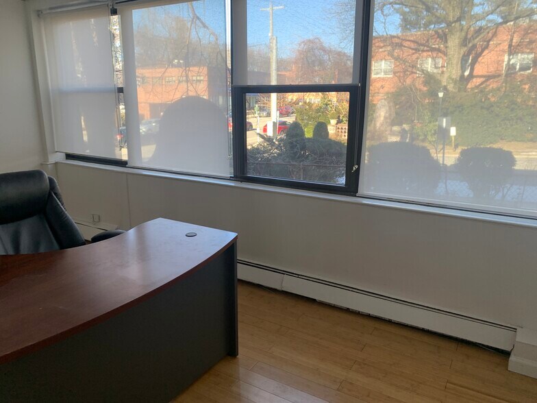More Photos Of 350 Northern Blvd, Great Neck Office For Lease
