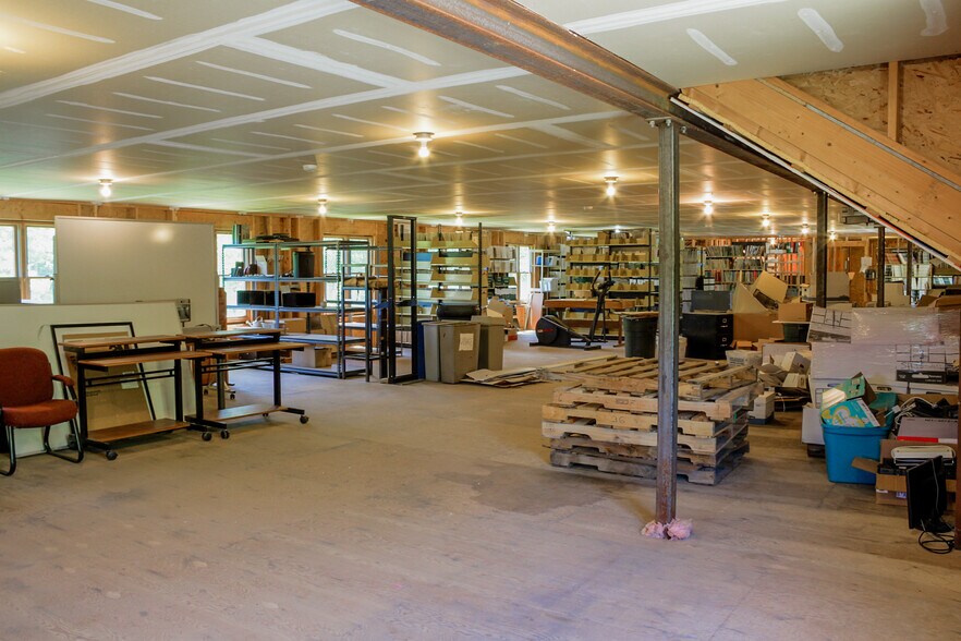 More Photos Of 680 Commercial St, Rockport Flex For Sale