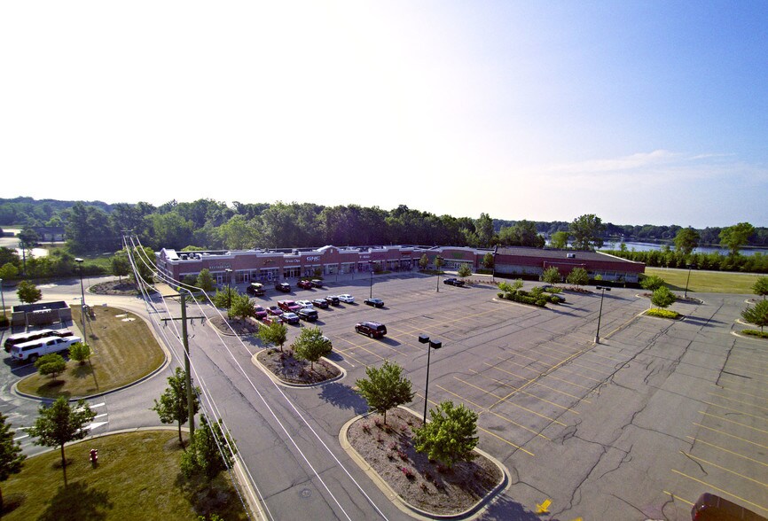 More Photos Of 10400-10490 Highland Rd, Hartland Unknown For Lease