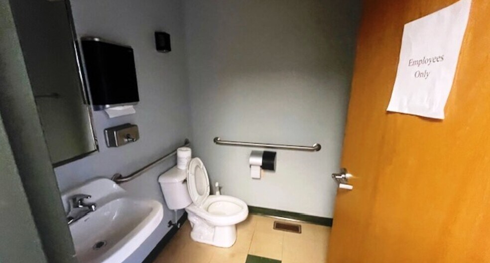 More Photos Of 1100 Salem Ave, Dayton Medical For Sale