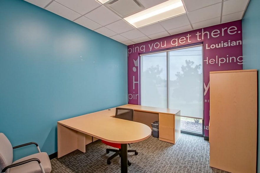 More Photos Of 805 Robin St/ 406 Airline Hwy, La Place Office For Sale