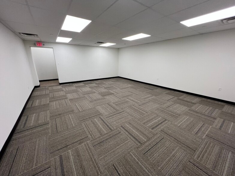 More Photos Of 8635 W 21st St, Sand Springs Warehouse For Lease