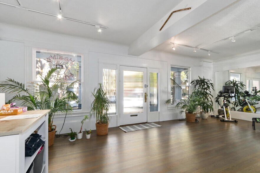 More Photos Of 2224 J St, Sacramento General Retail For Sale
