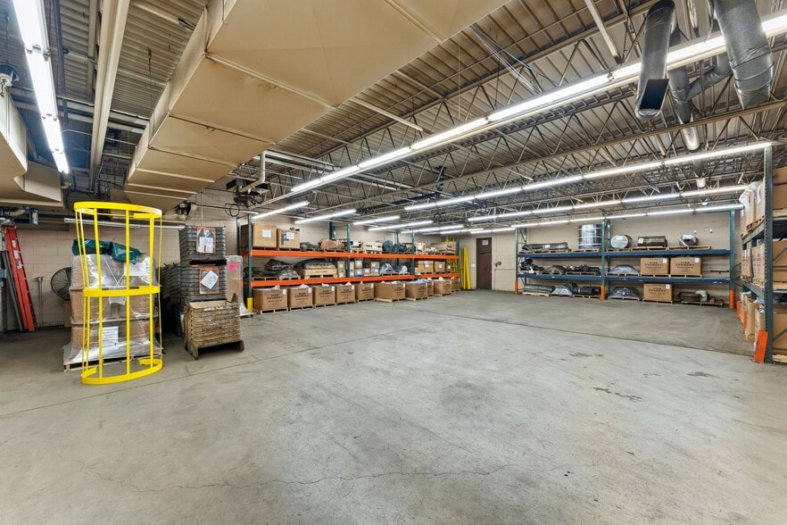 More Photos Of 124 Eva St, Saint Paul Light Manufacturing For Sale