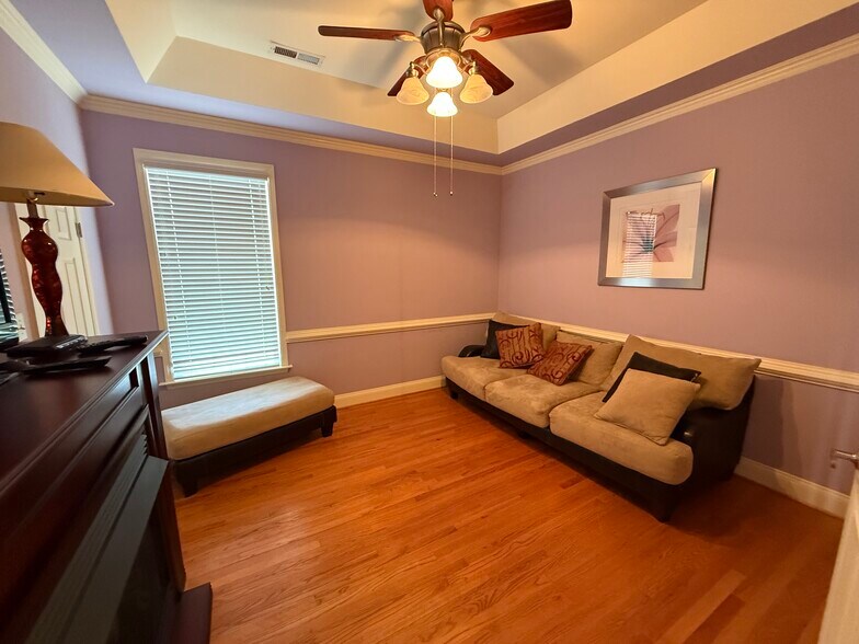 More Photos Of 111 Fontana St, Clinton Office For Lease