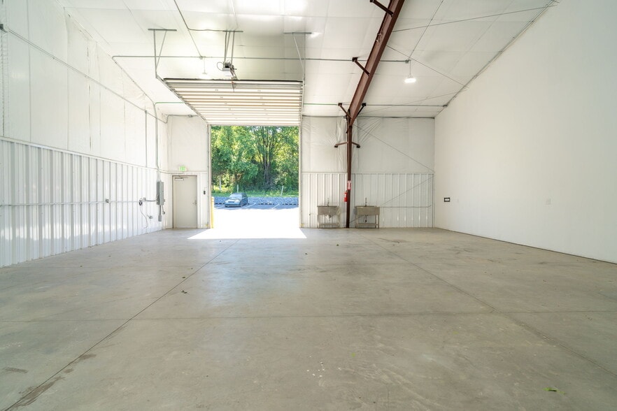 More Photos Of 1571 Pleasants Dr dr, Mount Crawford Warehouse For Lease