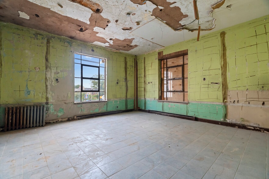 More Photos Of 54 Washington St, Middletown Office For Sale