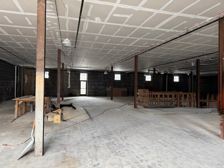 More Photos Of 201 S Court Street, Maryville General Retail For Lease