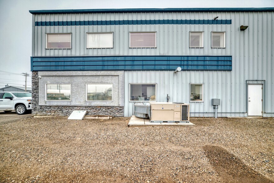 More Photos Of 116 Orchard Way, Strathmore Service For Lease