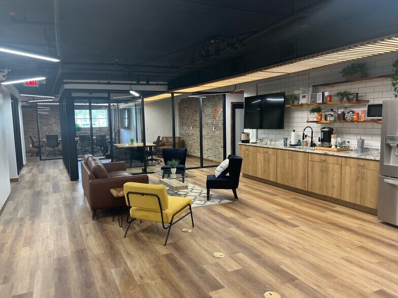 More Photos Of 343 N Bay St, Eustis Coworking Space