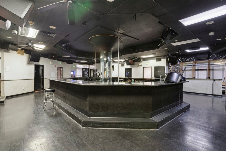 More Photos Of 1900 S Christopher Columbus Blvd, Philadelphia Freestanding For Sale