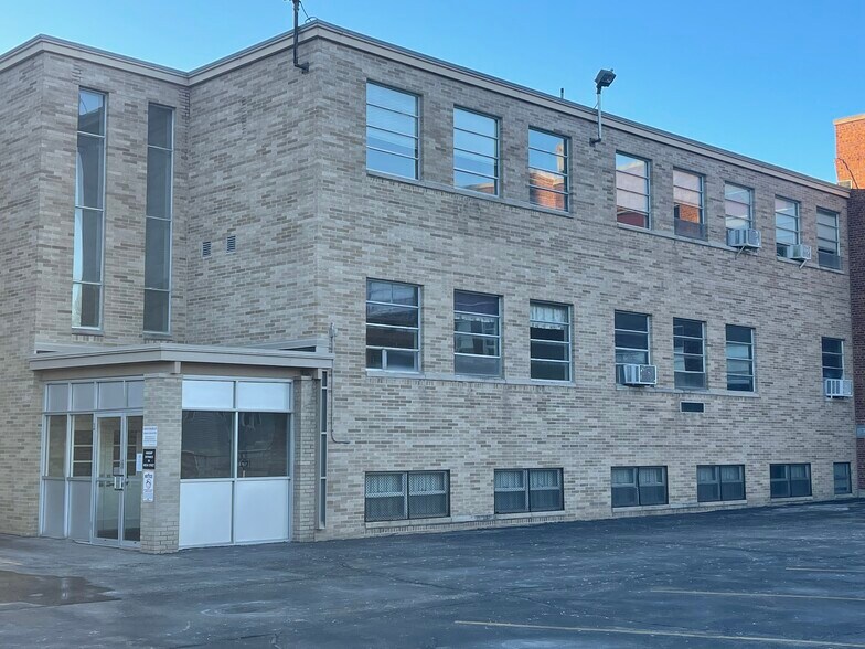 Primary Photo Of 912 N Oneida St, Appleton Religious Facility For Lease