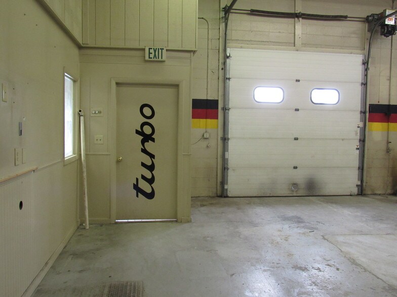 More Photos Of 4794 S Dixie Dr, Dayton Auto Repair For Lease