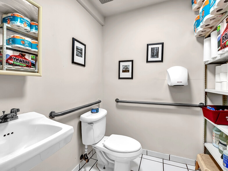 More Photos Of 660 Miller Dr, Miami Springs Research And Development For Sale