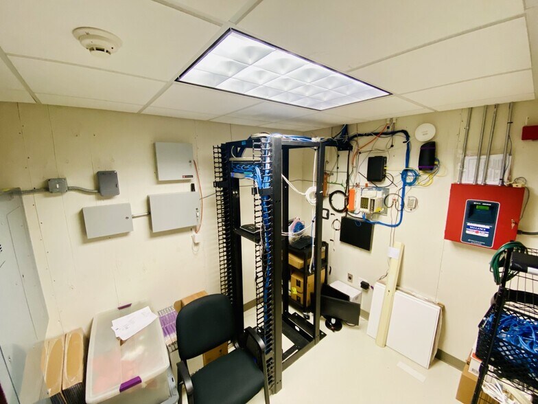 More Photos Of 1619 E Common St, New Braunfels Office For Sale