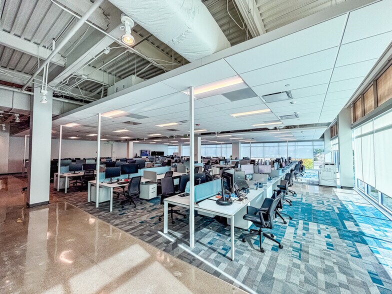More Photos Of 2600 NE 11th St, Bentonville Office For Lease