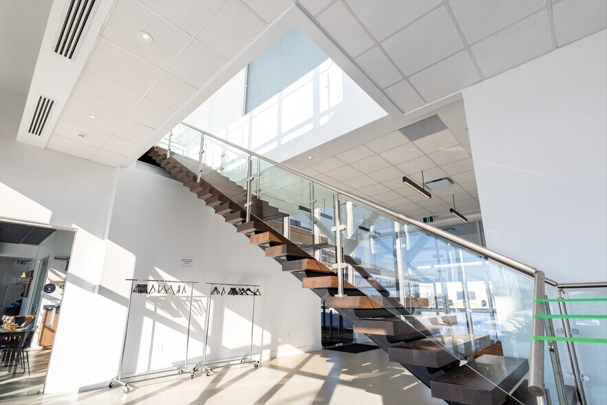 More Photos Of 65 Rue De La Rive Droite, Bromont Storefront Retail Office For Sale