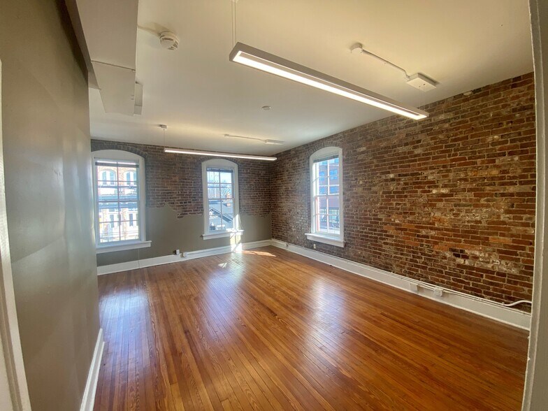 More Photos Of 2301 12th Ave, Nashville Storefront Retail Office For Lease