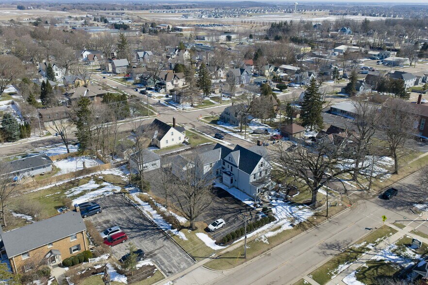 More Photos Of 303 N Main St, Elburn General Retail For Sale