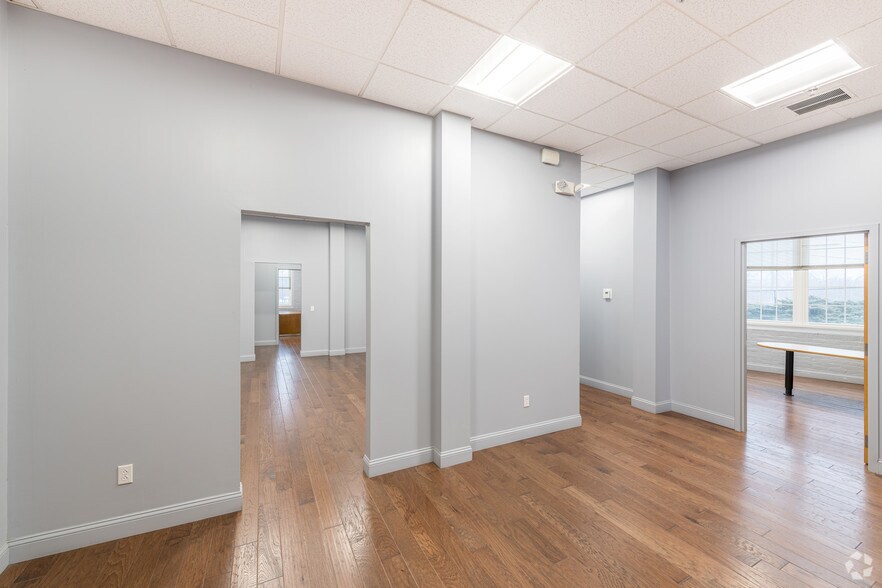 More Photos Of 10 Admiral St, Providence Office For Lease