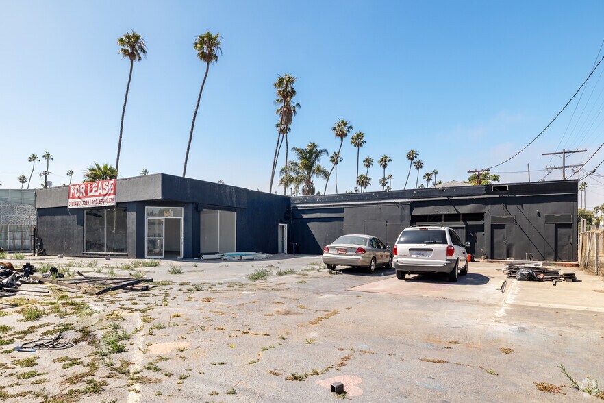 Primary Photo Of 2121 Lincoln Blvd, Venice Freestanding For Lease