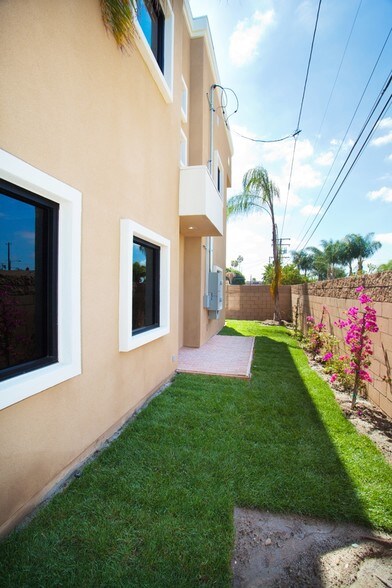 More Photos Of 10421 Magnolia Ave, Anaheim Office For Sale