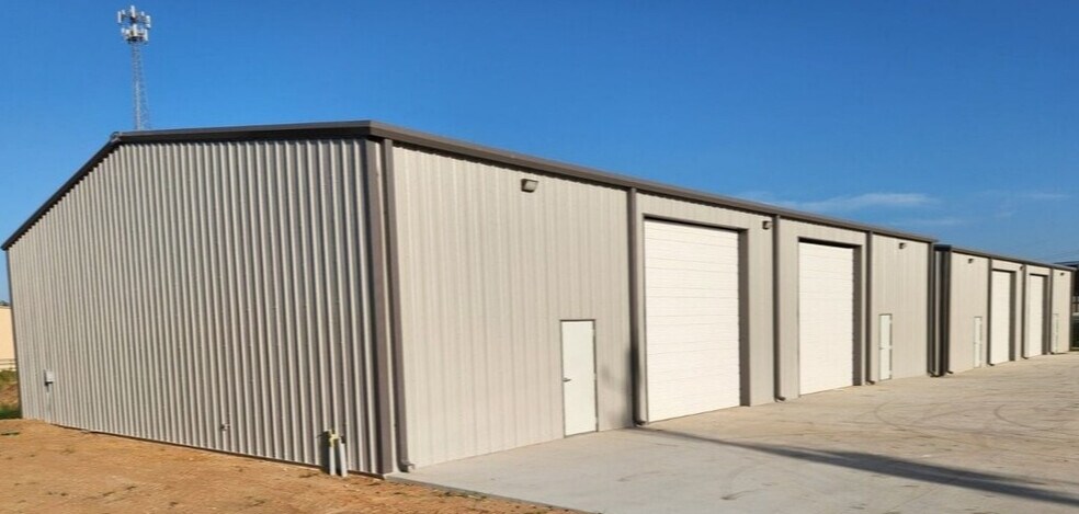 More Photos Of 14566 Industrial Park, Aubrey Warehouse For Lease