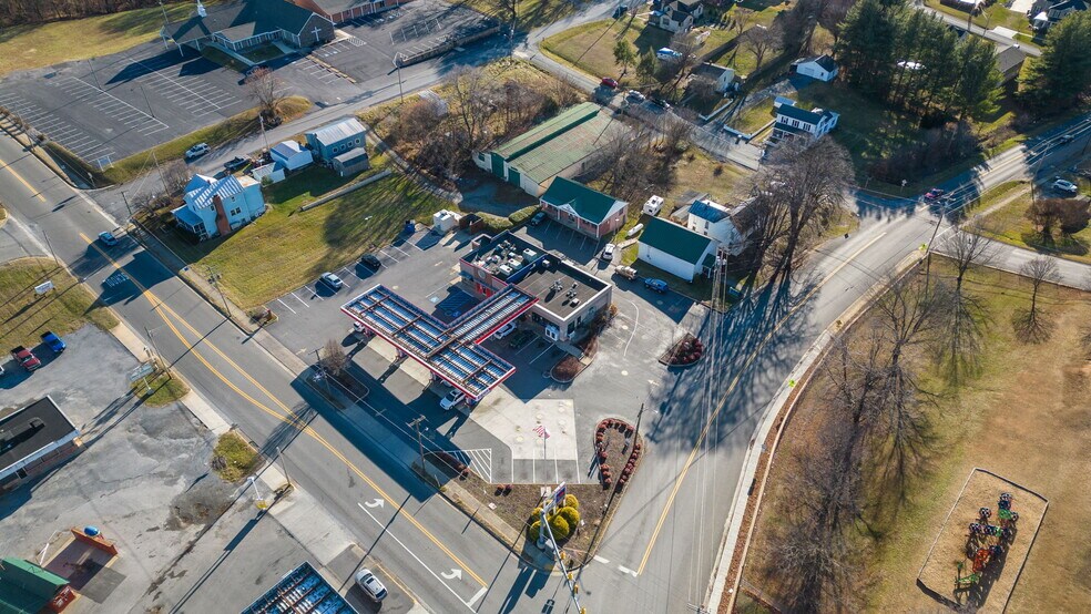 More Photos Of 601 4th St, Shenandoah Fast Food For Lease