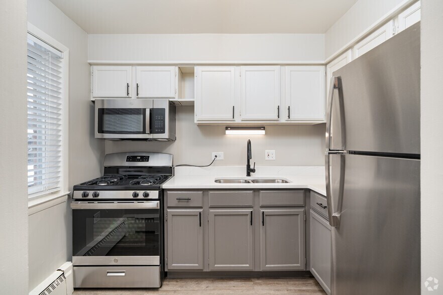 More Photos Of 211 N Lincolnway, North Aurora Apartments For Sale