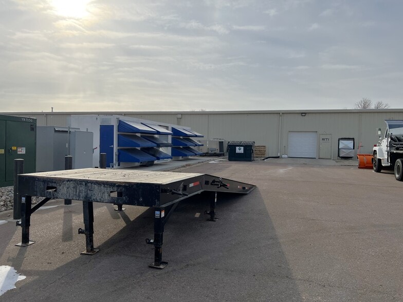 Primary Photo Of 610 Freedom Dr, North Sioux City Light Manufacturing For Lease