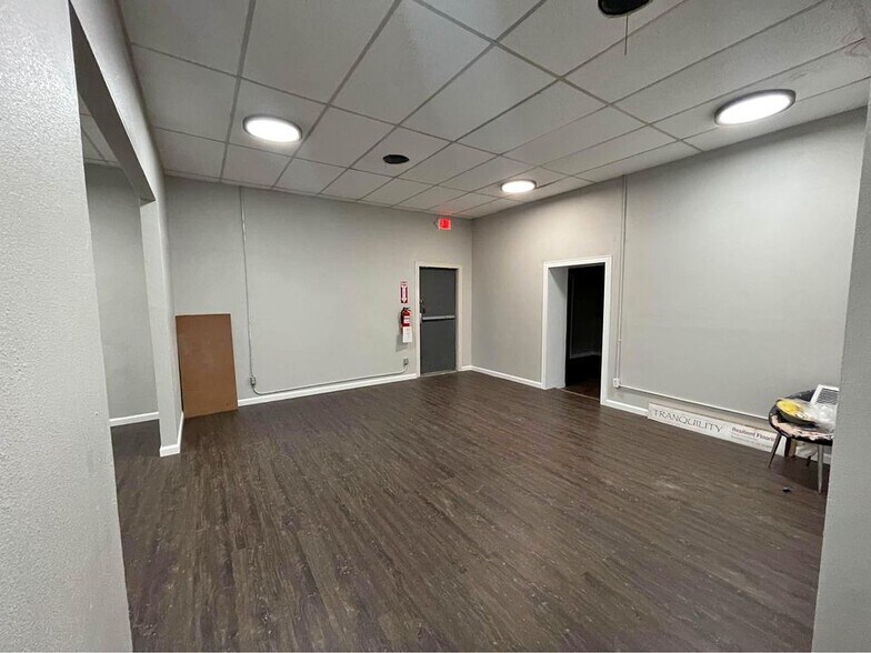 More Photos Of 7235 Glenview Dr, Richland Hills Office For Sale