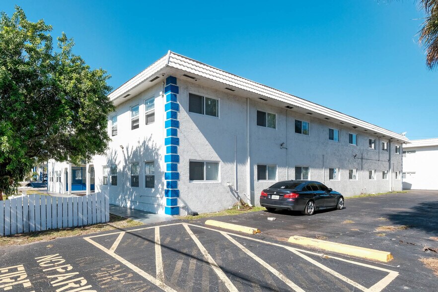 More Photos Of 999 W Prospect Rd, Oakland Park Apartments For Sale