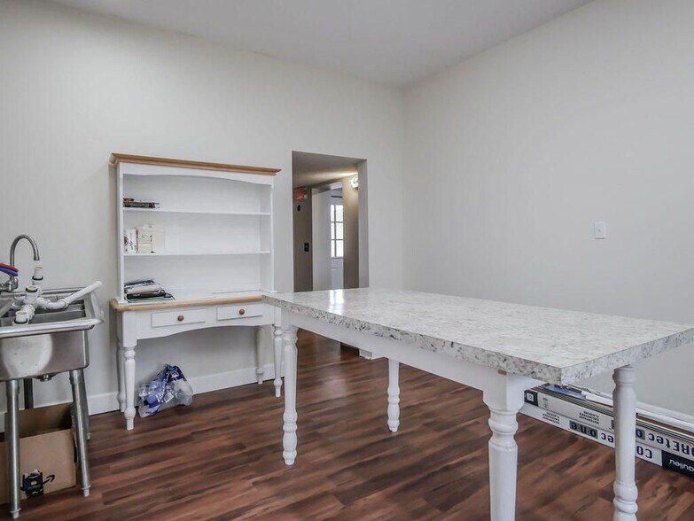 More Photos Of 203 W Washington Ave, Athens Freestanding For Sale
