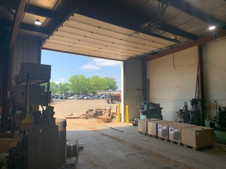 More Photos Of 300 W Walnut St, Sioux Falls Warehouse For Sale