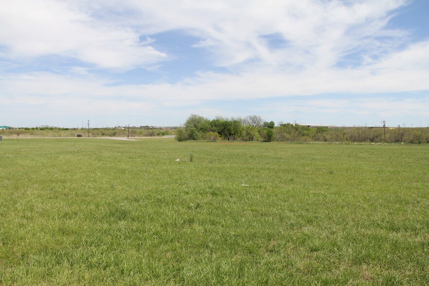 More Photos Of 109 E Hatton Rd, Wichita Falls Land For Sale