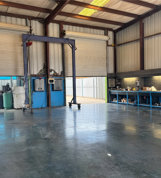 More Photos Of 3410 Oak Forest Dr, Houston Warehouse For Sale