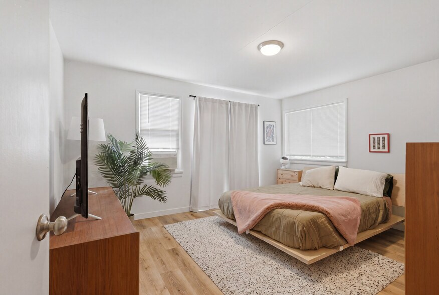 More Photos Of 1401 W Bertona St, Seattle Apartments For Sale