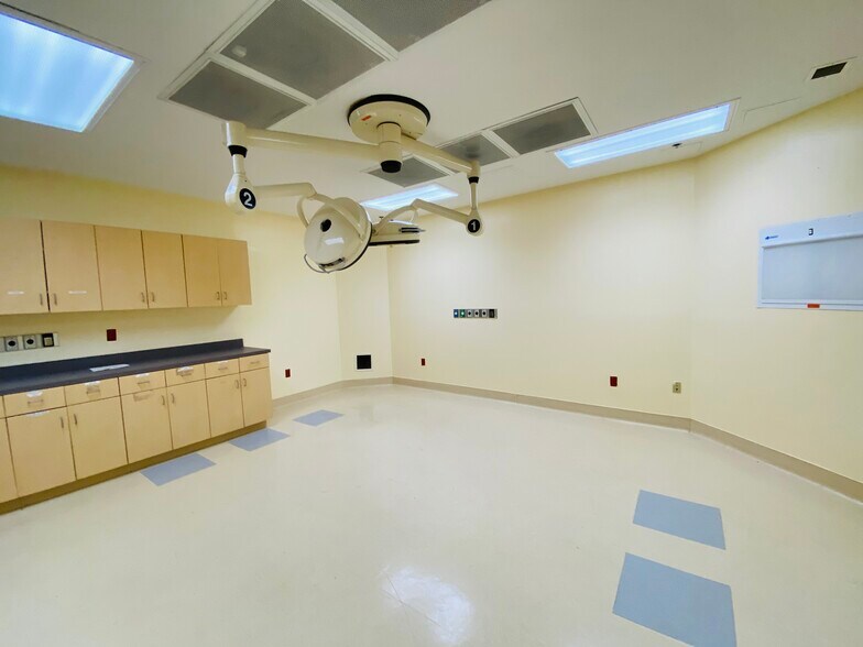 More Photos Of 404 Hall of Fame Dr, Lake City Medical For Lease