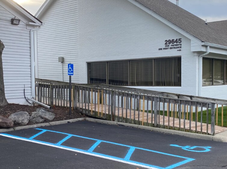 More Photos Of 29645-29655 W 14 Mile Rd, Farmington Hills Medical For Lease