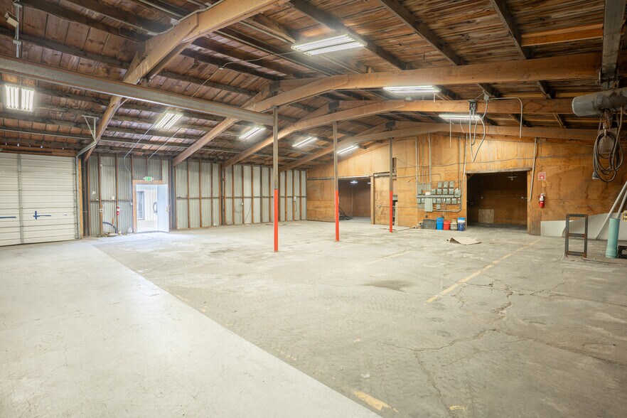 More Photos Of 319 Main St N, Kimberly Warehouse For Sale